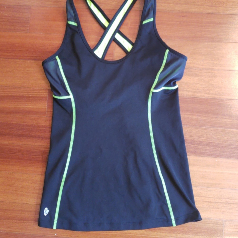 NEW Ellie black top. Size Medium.